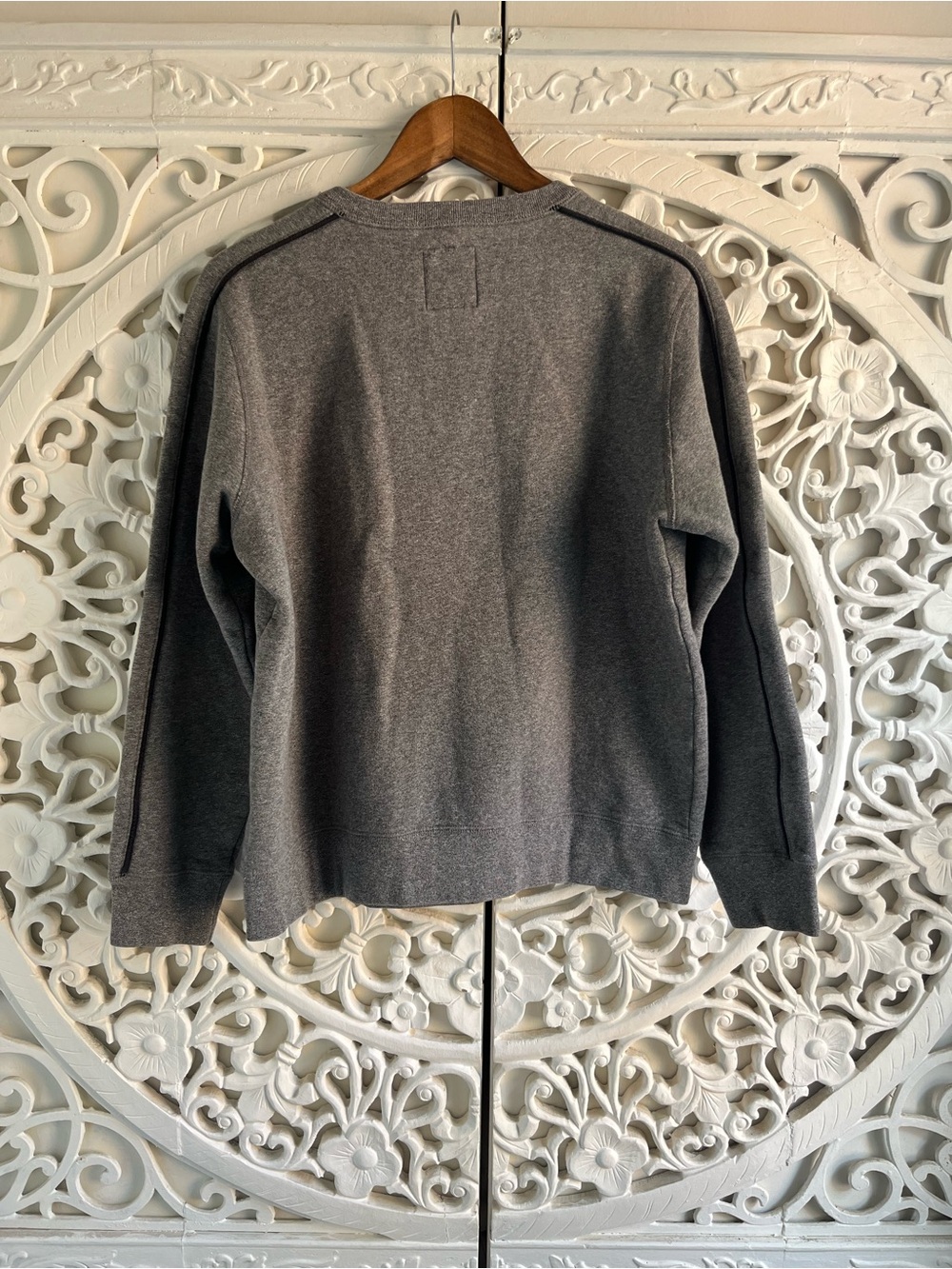 Roots Canada Crewneck Sweatshirt Grey Red Maple Leaf Made In Canada Medium - Picture 5 of 9